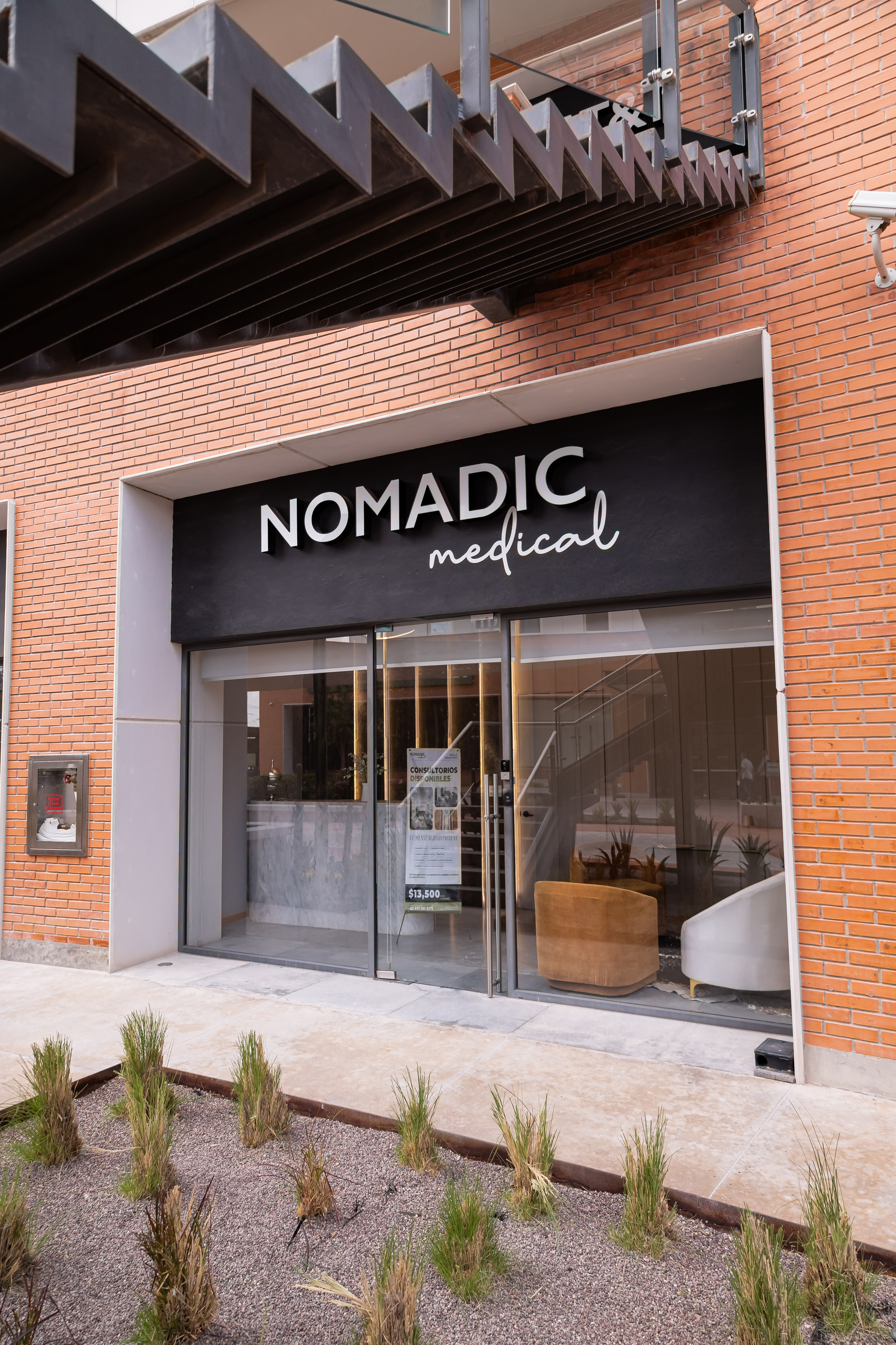 Fachada de Nomadic Medical en Paseo Milex